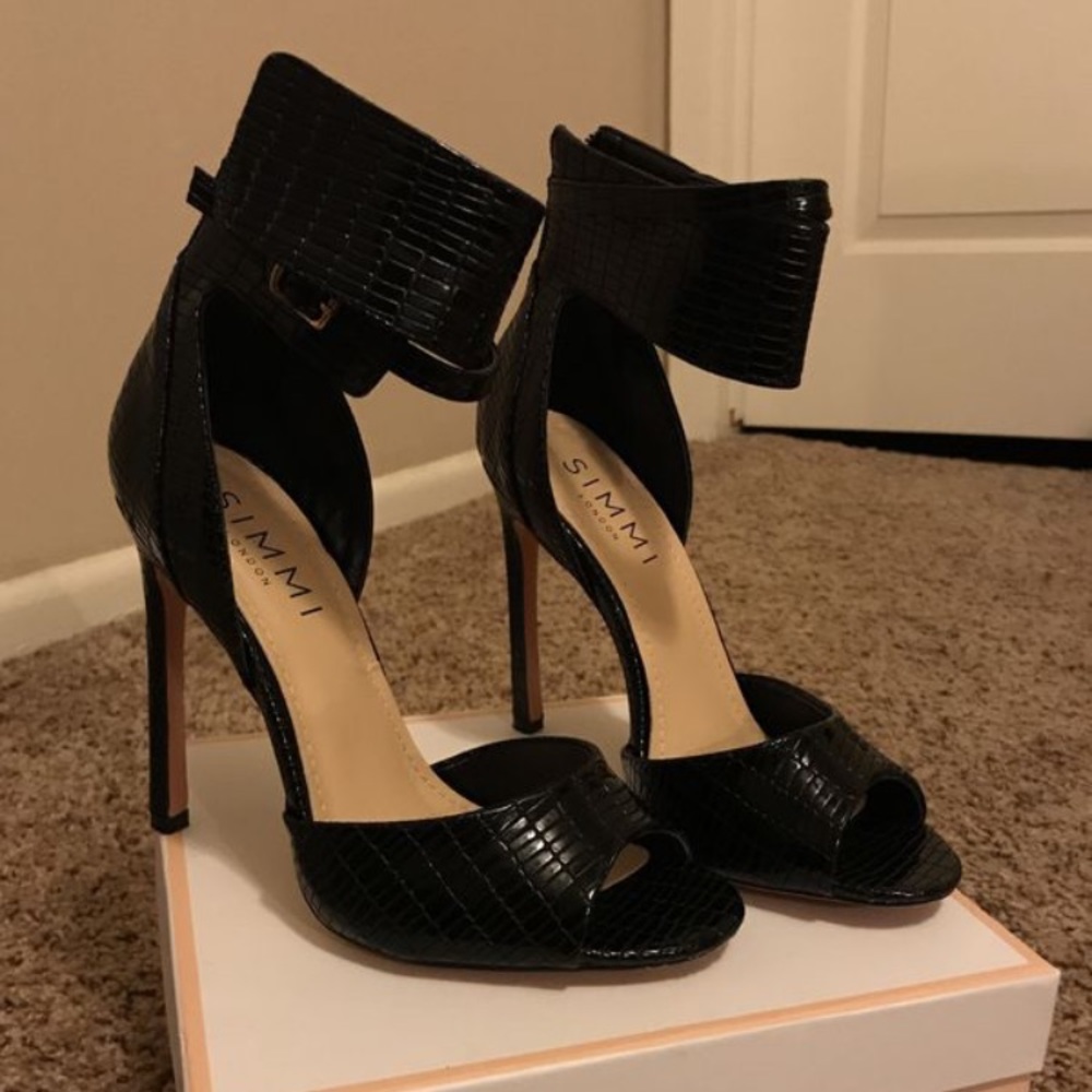 Simmi high heels size 6